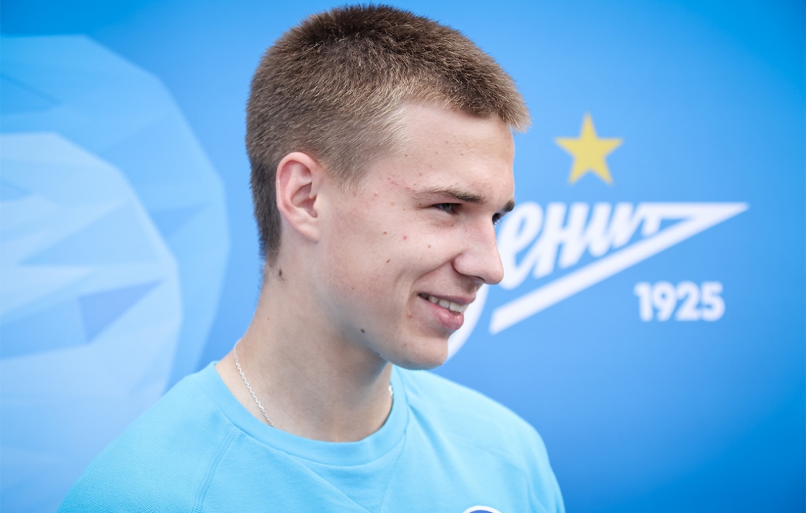 Yaroslav Mikhailov emprestado ao Schalke 04