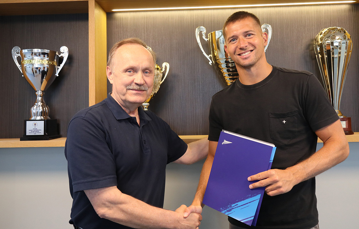 Mikhail Kerzhakov estende o contrato com o Zenit