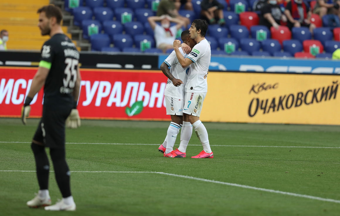 Zenit marca 4 no retorno da liga