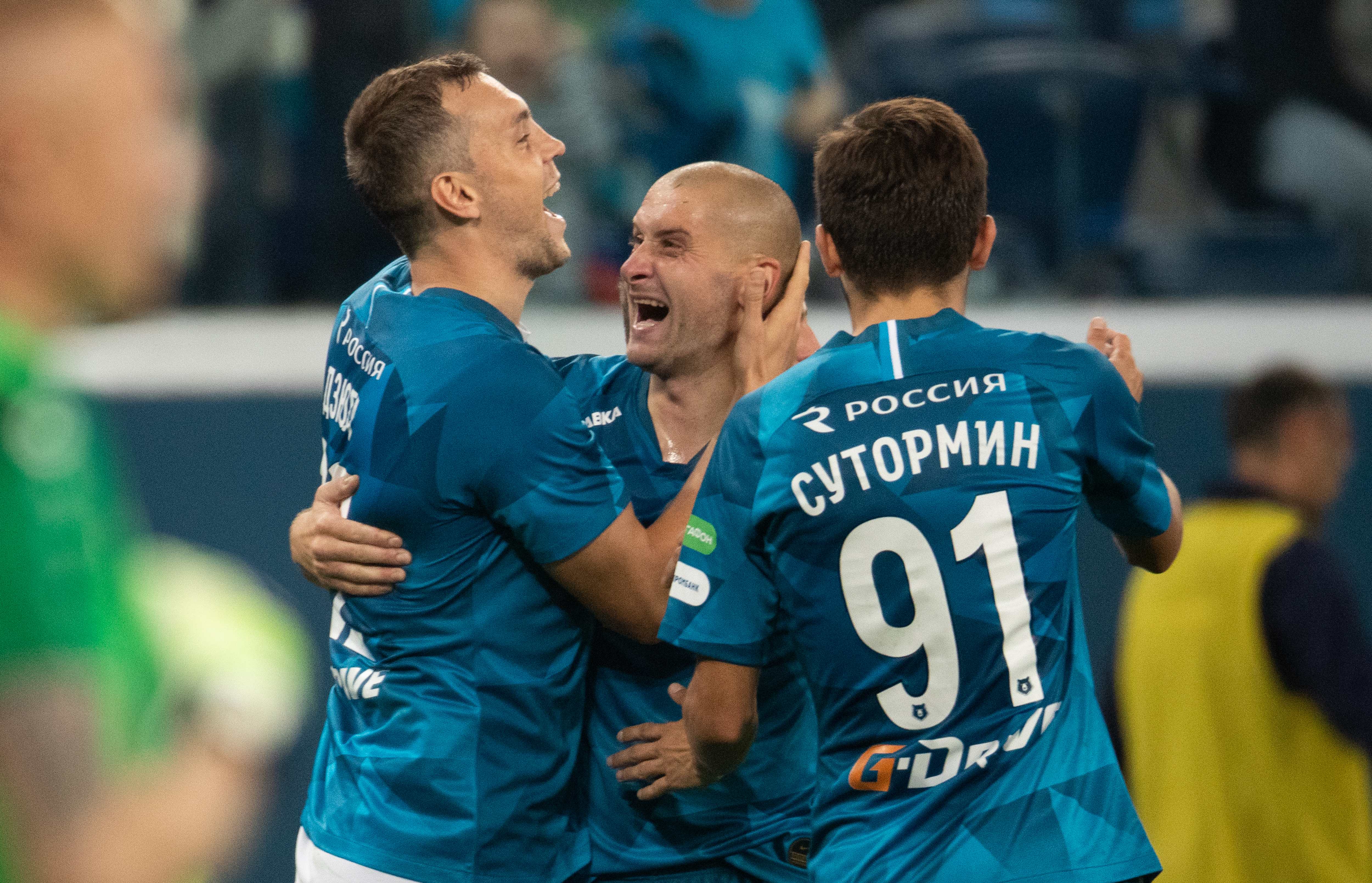Zenit destroi Rubin Kazan